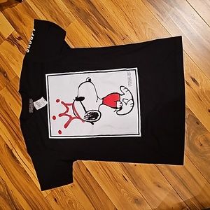 Peanuts snoopy black t-shirt